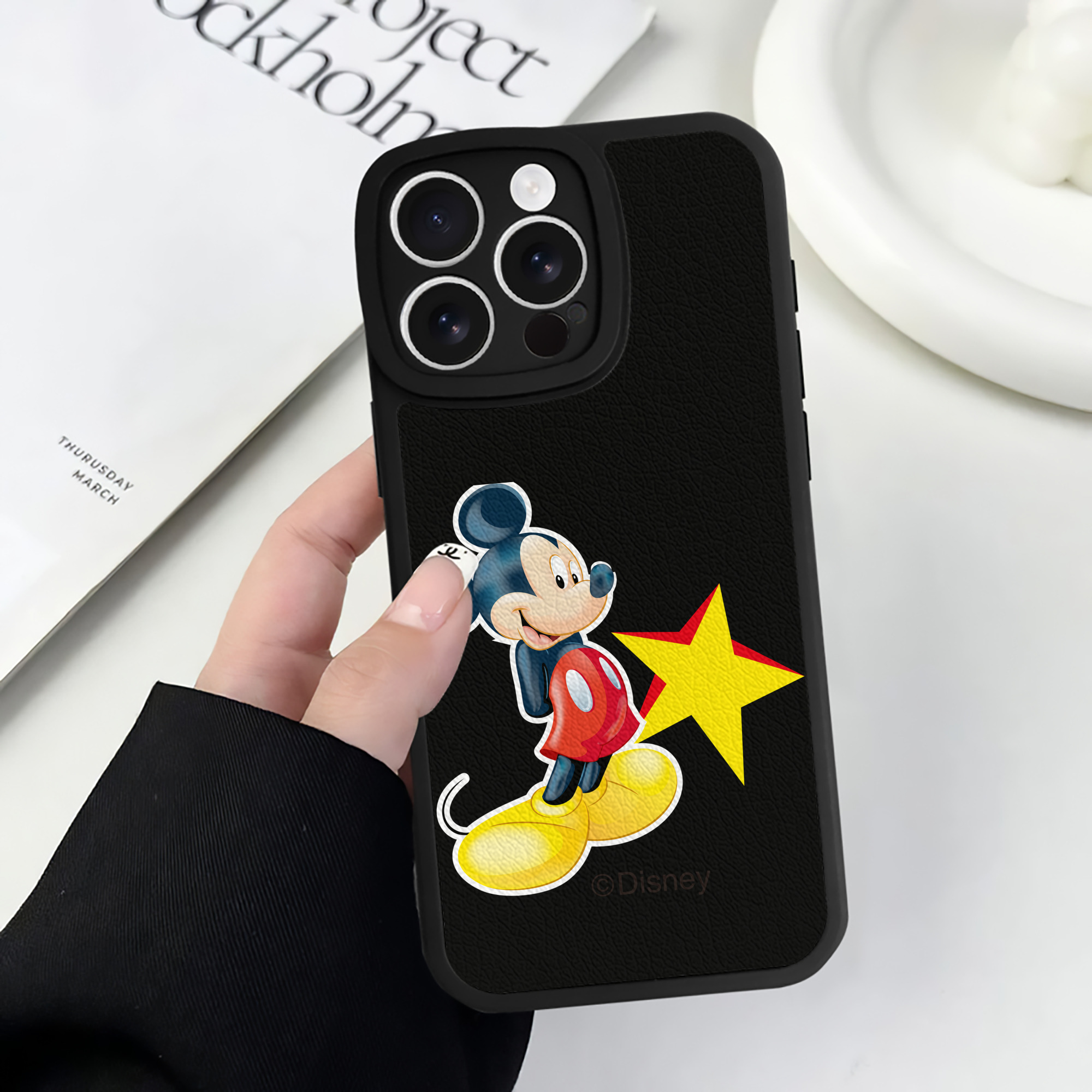 （画像用） ミッキーマウス Mickey Mouse 【iPhone 16シリーズ対応】シリコンスマホケース（レザー調） 材質：シリコン